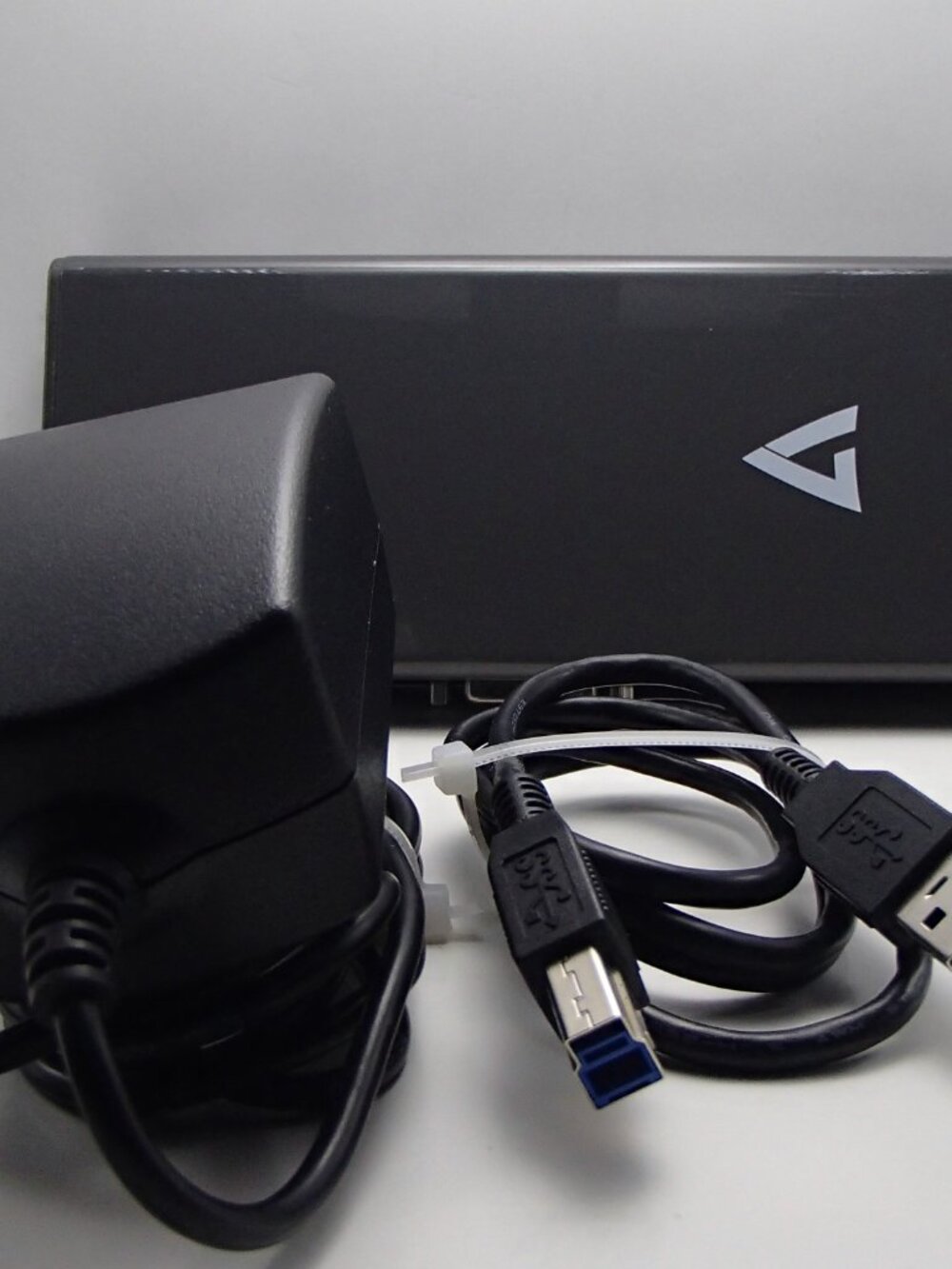 V7 UDDS-1E USB 3.0 Universal Docking Station Inc AC Adapter (No Stand)